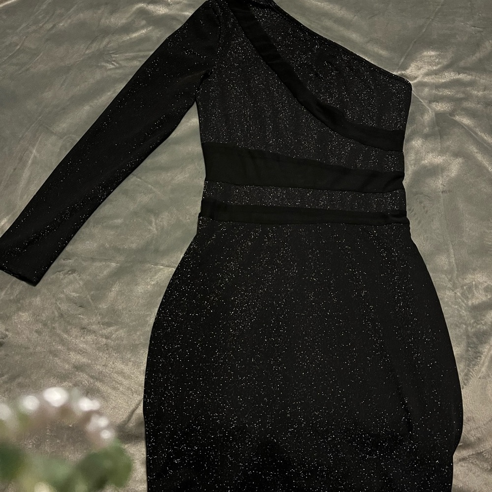 Women’s one shoulder black dress